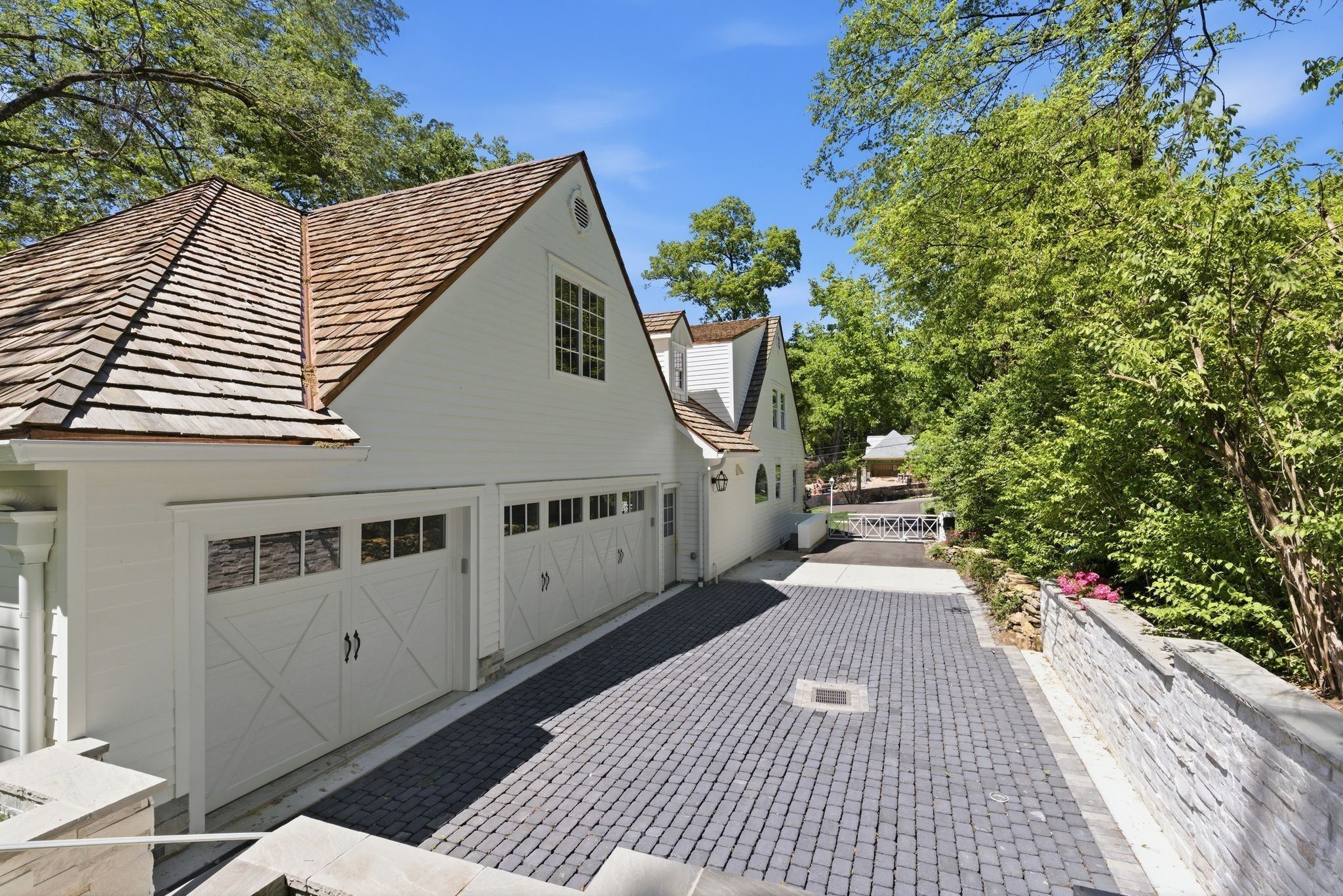 Carriage style three car garage and paver driveway at 4401 Iroquois Avenue in Belle Meade Nashville